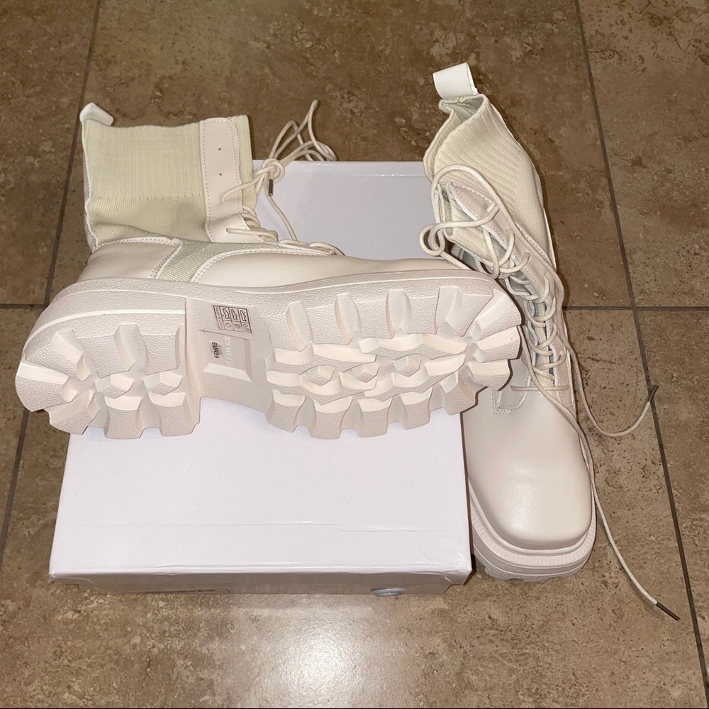 Beige chunky boot